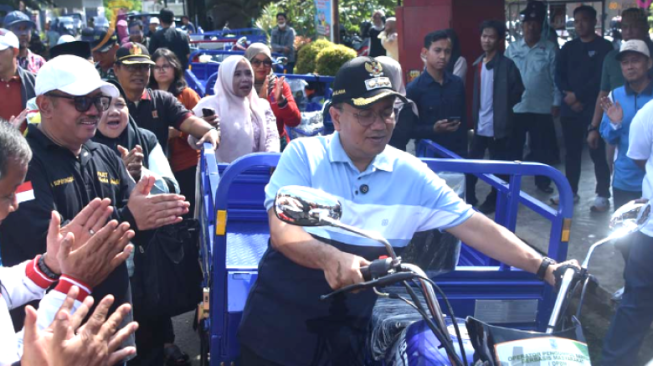 Gebrakan Baru Kota Jambi ! Bebas Sampah Liar, Wali Kota Maulana Pasang 'Germo' Door to Door di Kebun Handil